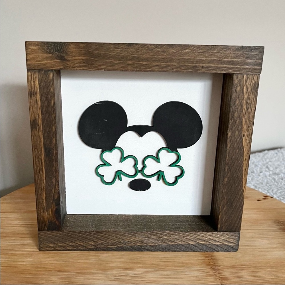 ❄️5/$20 St. Patrick’s Day Mickey Mouse Decor Disney Shamrock Glasses Light Box